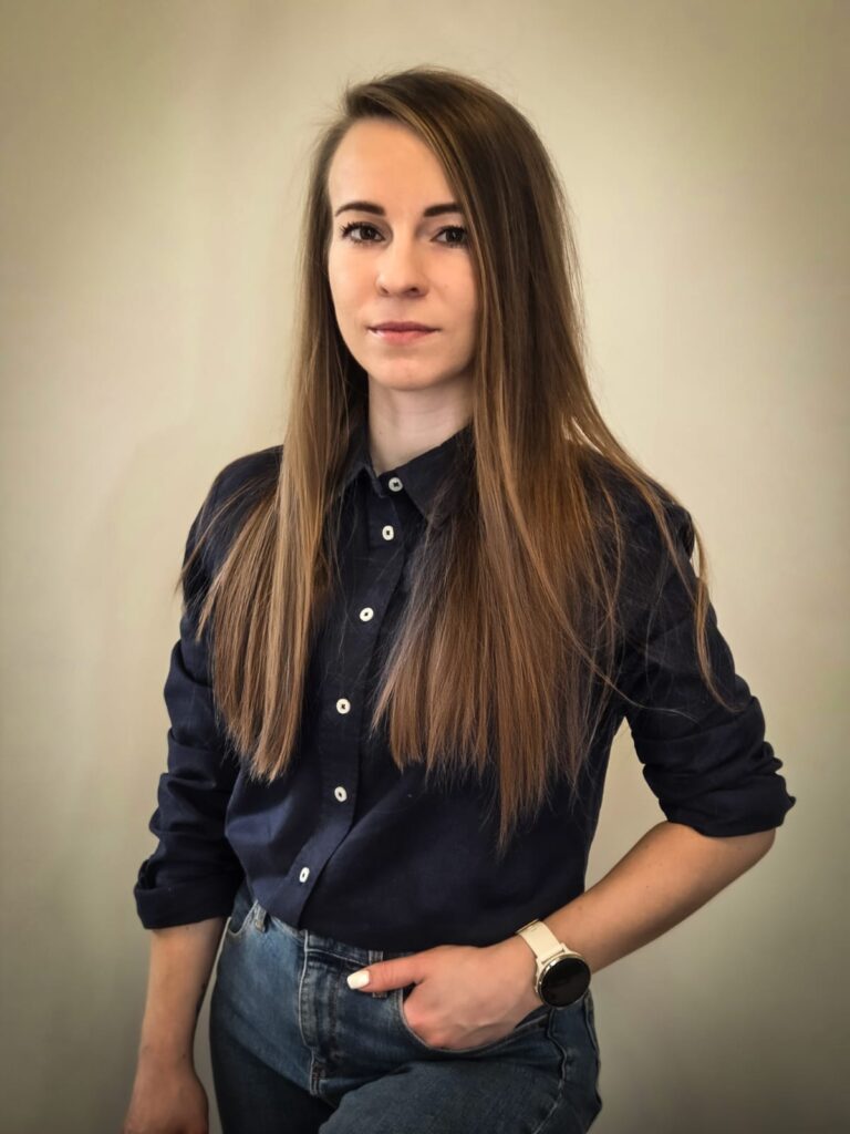 Aneta Zawadzka – certyfikowana terapeutka integracji sensorycznej i pedagog specjalny, prowadząca gabinet Siódmy Zmysł w Olsztynie.